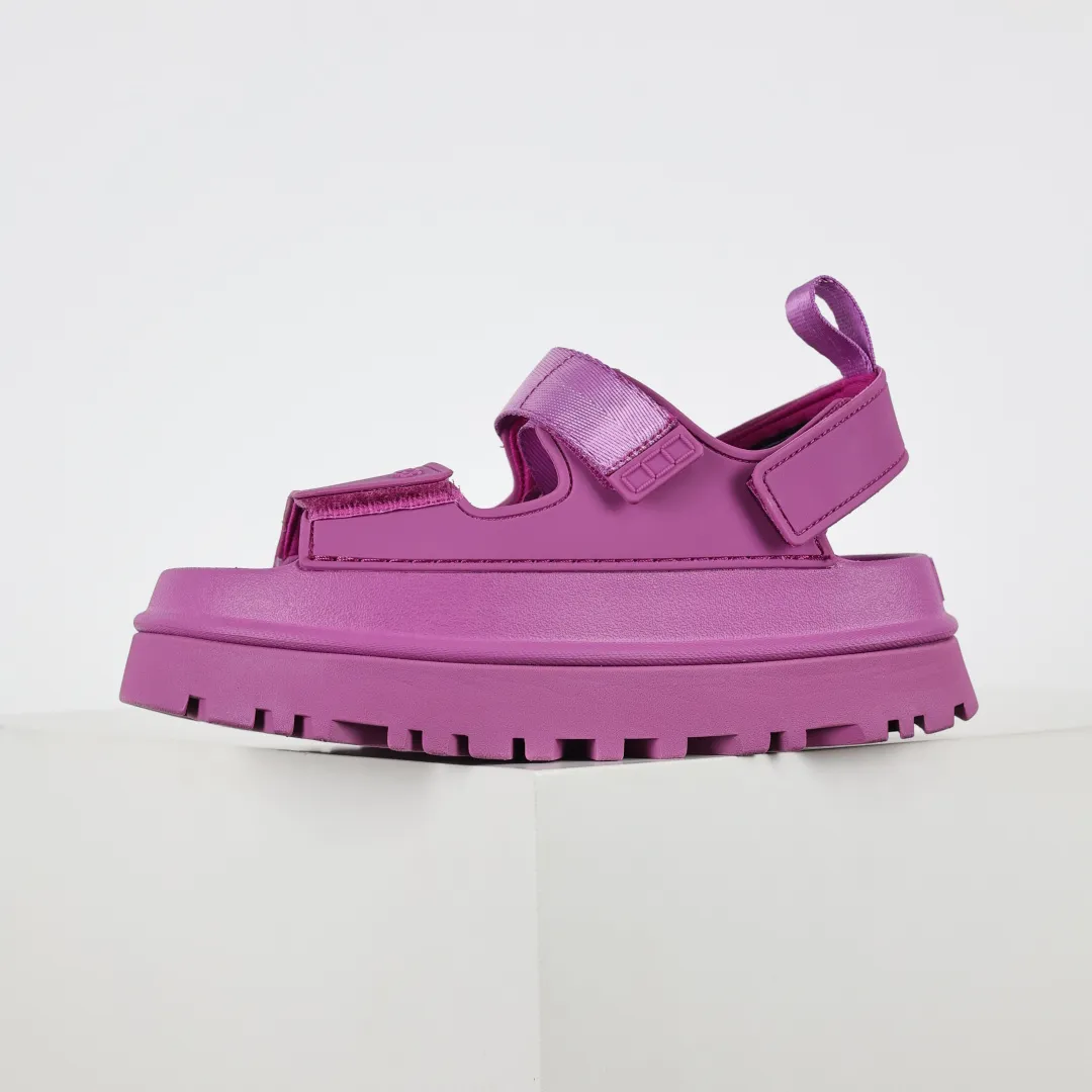 Copy price 💰560 Core recommendation Good price UGG Velcro slippers sandals summer versatile slippers soft sole non-slip beach thick sole casual elegant sandals The style of UGG sandals is really nice. It is suitable for all ages. The soles are made of super lightweight EVA foam. The classic material of U family can be said to be "light" to let you enjoy a different naked feeling. It is one of the most worth buying sandals in history. I guarantee you will not regret the series. Original OEM production Y products are available now. Size: 35 36 37 38 39 40